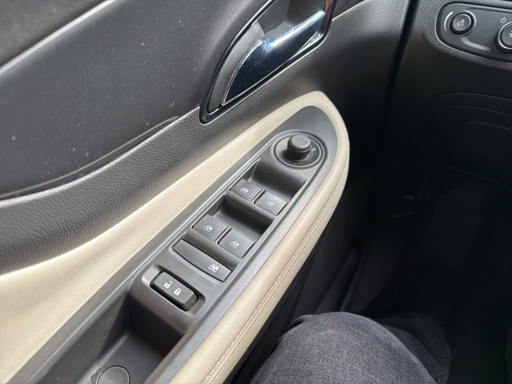 Used 2020 Buick Encore Preferred image 17