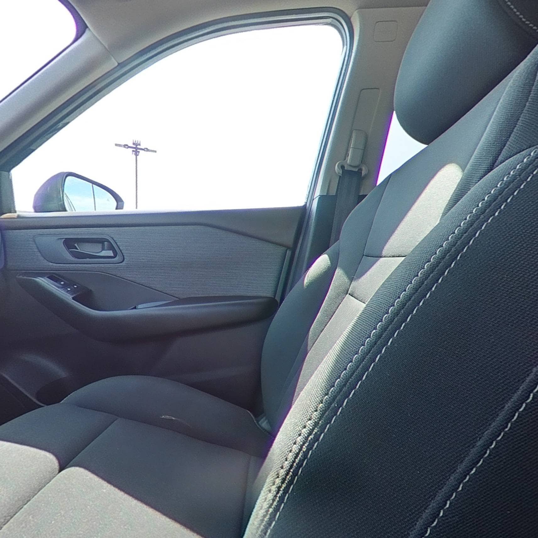 Used 2023 Nissan Rogue S AWD/4WD image 30