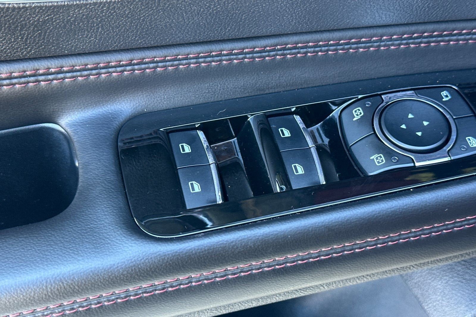 Used 2023 Lincoln Corsair Reserve w/ Jet Appearance Package image 12