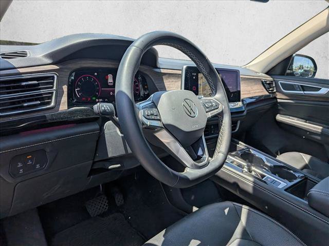 Used 2024 Volkswagen Atlas SEL AWD/4WD image 6