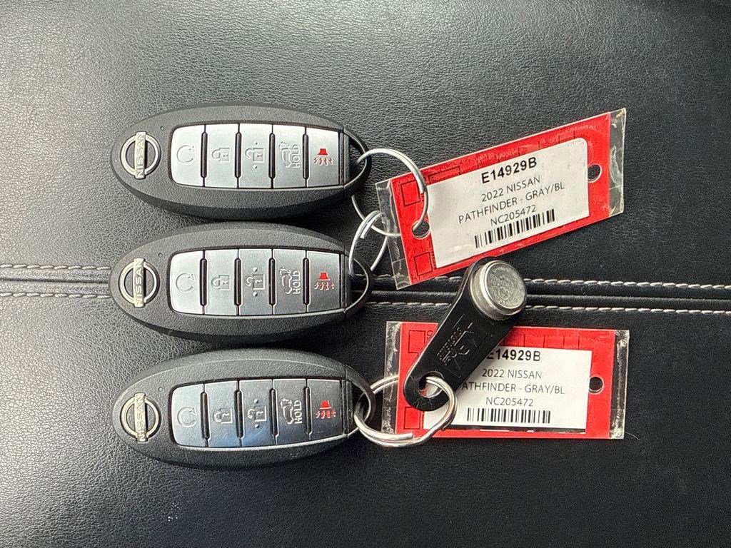 Used 2022 Nissan Pathfinder SL image 4