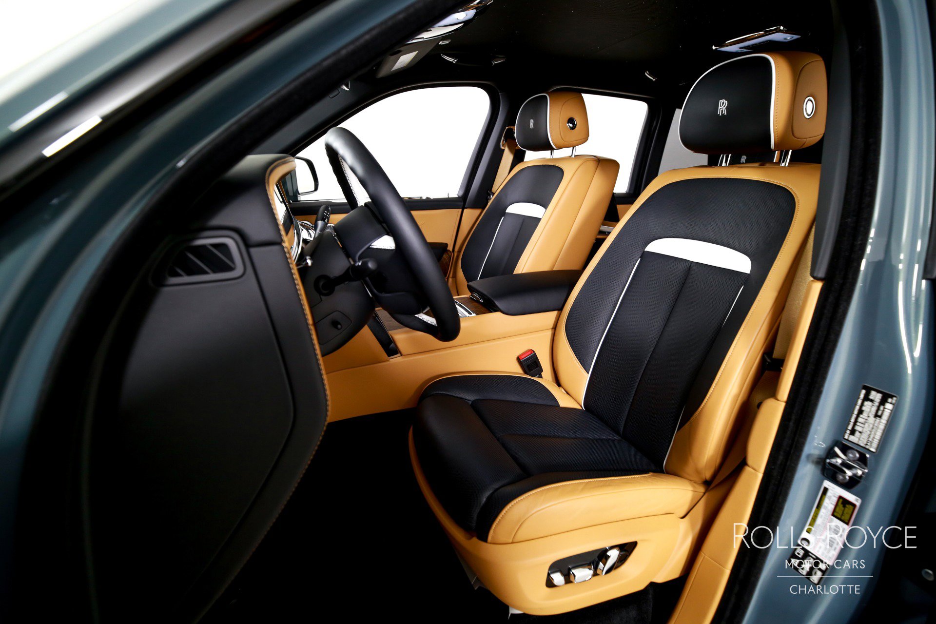 Used 2025 Rolls-Royce Cullinan image 12