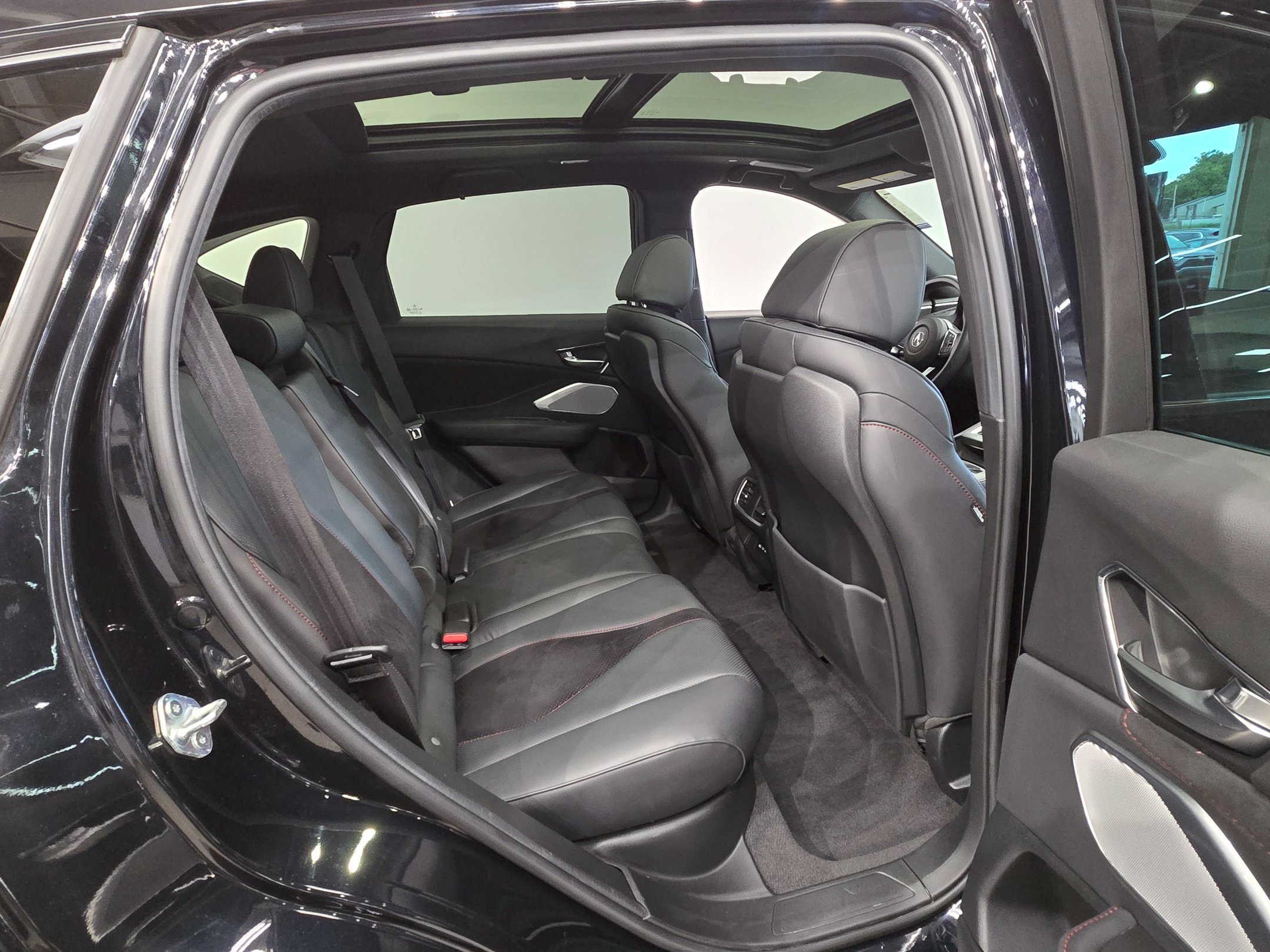 Certified 2024 Acura RDX w/ Advance Package AWD/4WD image 9
