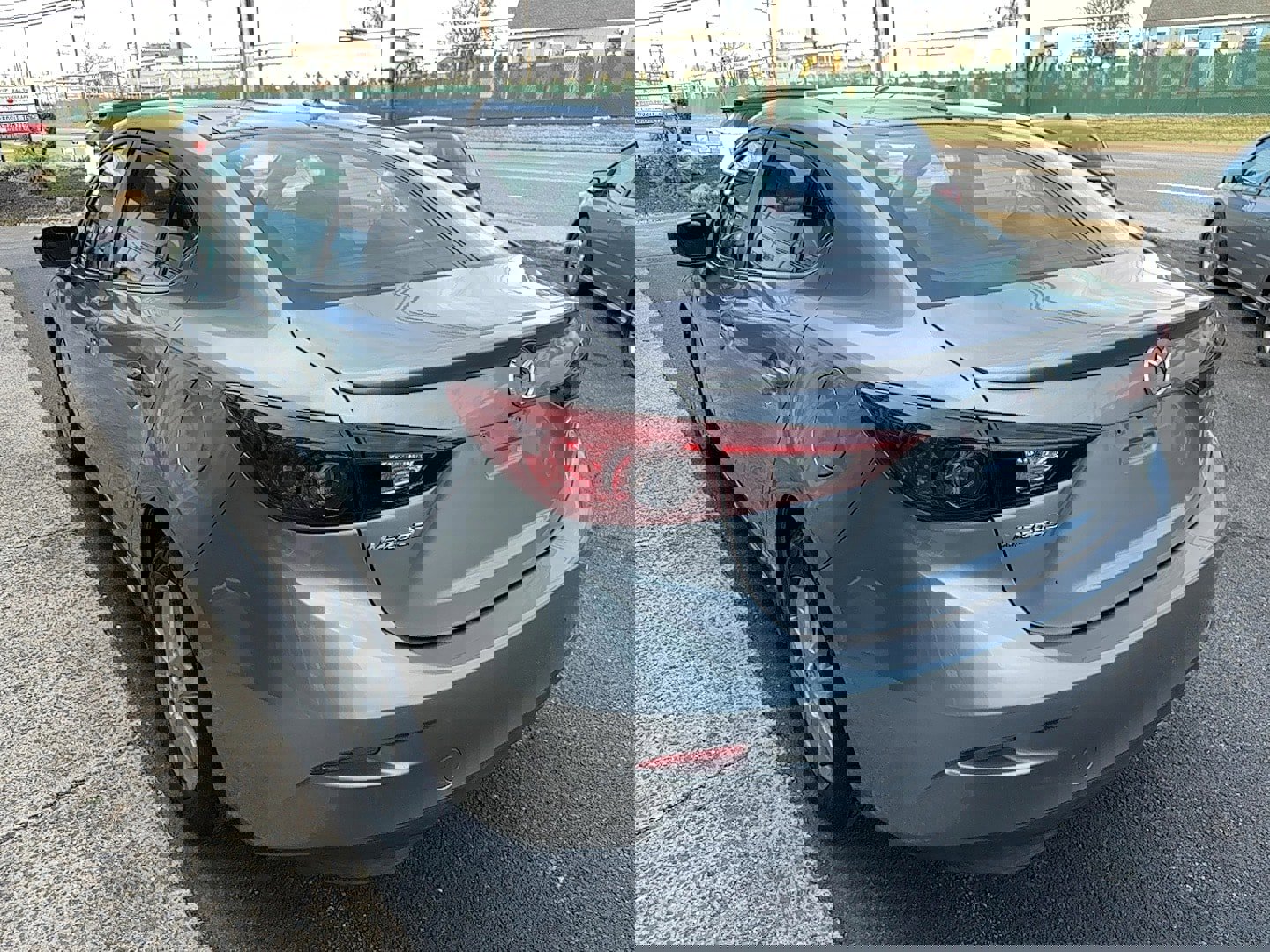 Used 2015 MAZDA MAZDA3 i Touring w/ Technology Package image 4