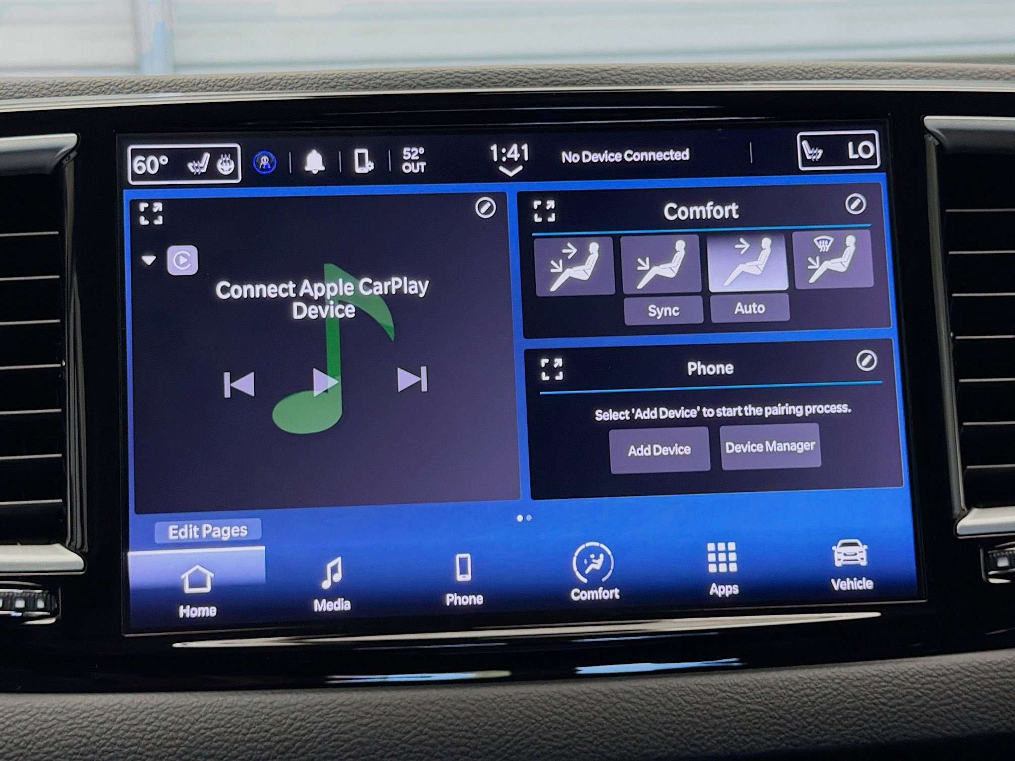 Used 2023 Chrysler Pacifica Touring-L image 9