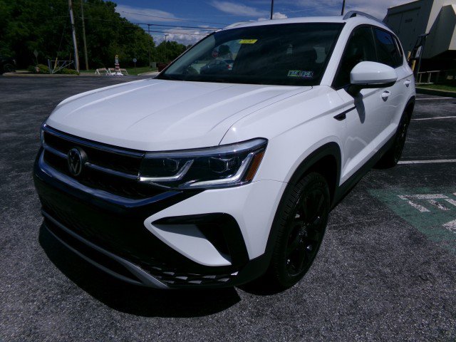 Used 2022 Volkswagen Taos SEL w/ Panoramic Sunroof Package FWD image 4