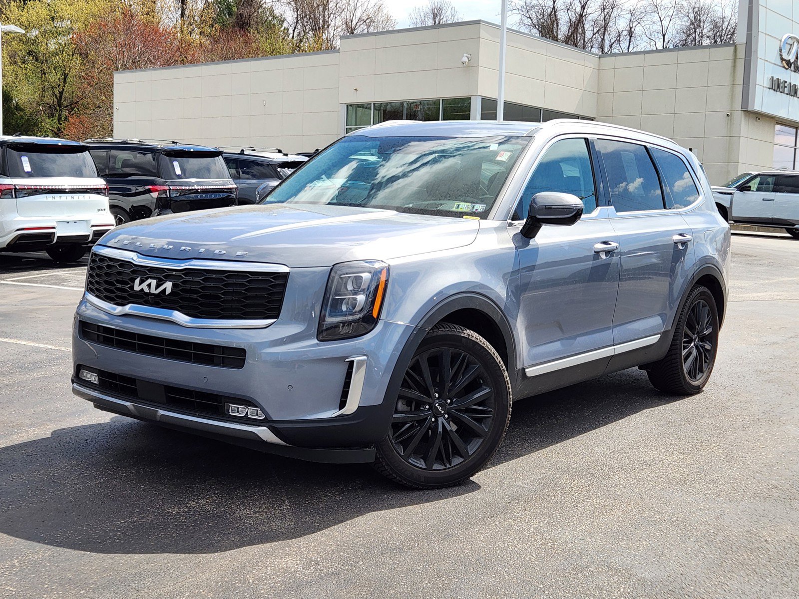 Used 2022 Kia Telluride SX w/ SX Prestige Package image 2