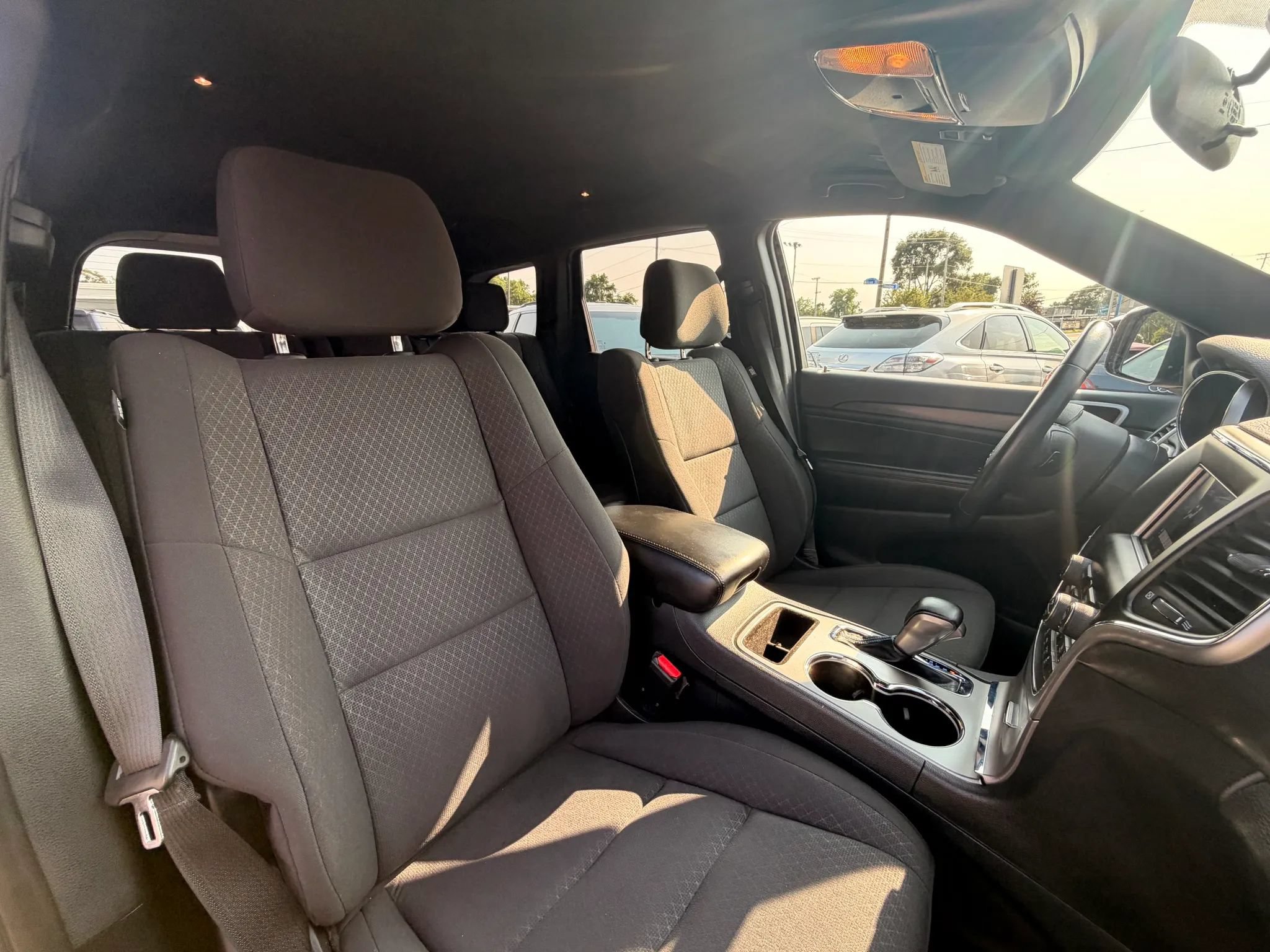 Used 2018 Jeep Grand Cherokee Laredo AWD/4WD image 21