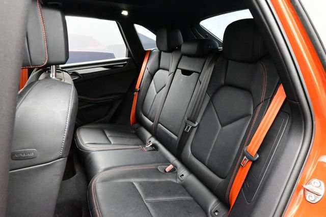 Certified 2023 Porsche Macan AWD/4WD image 14