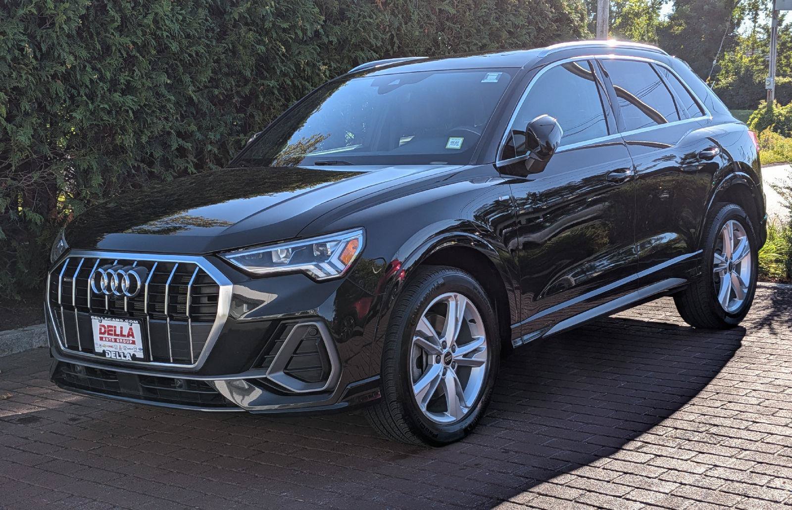 Used 2023 Audi Q3 2.0T Premium Plus w/ Premium Plus Package AWD/4WD image 3
