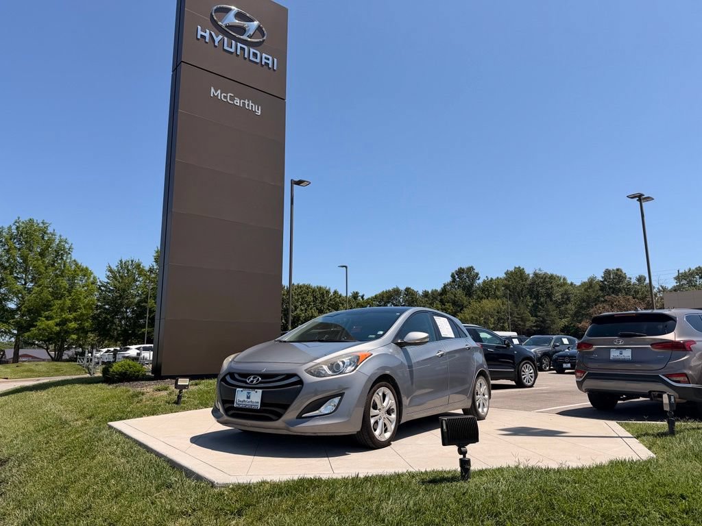 Used 2015 Hyundai Elantra GT w/ Option Group 03 FWD image 1