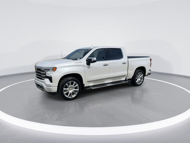 Used 2024 Chevrolet Silverado 1500 High Country w/ High Country Premium Package AWD/4WD image 3
