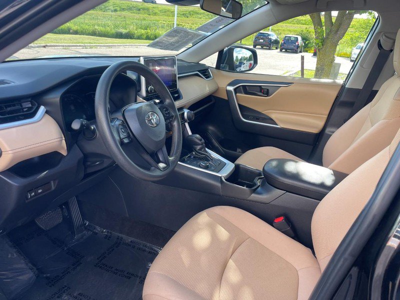 Used 2024 Toyota RAV4 LE AWD/4WD image 18