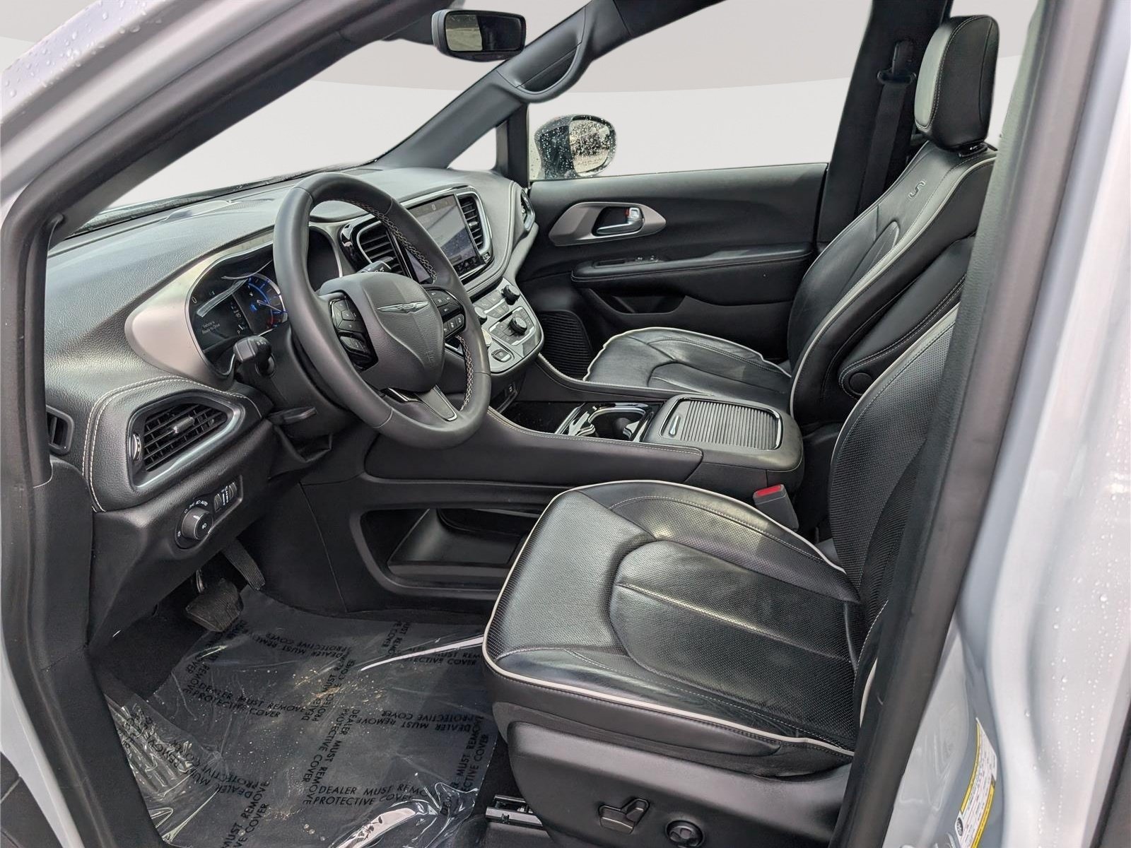 Used 2023 Chrysler Pacifica Limited w/ Uconnect Theater Family Group FWD image 20
