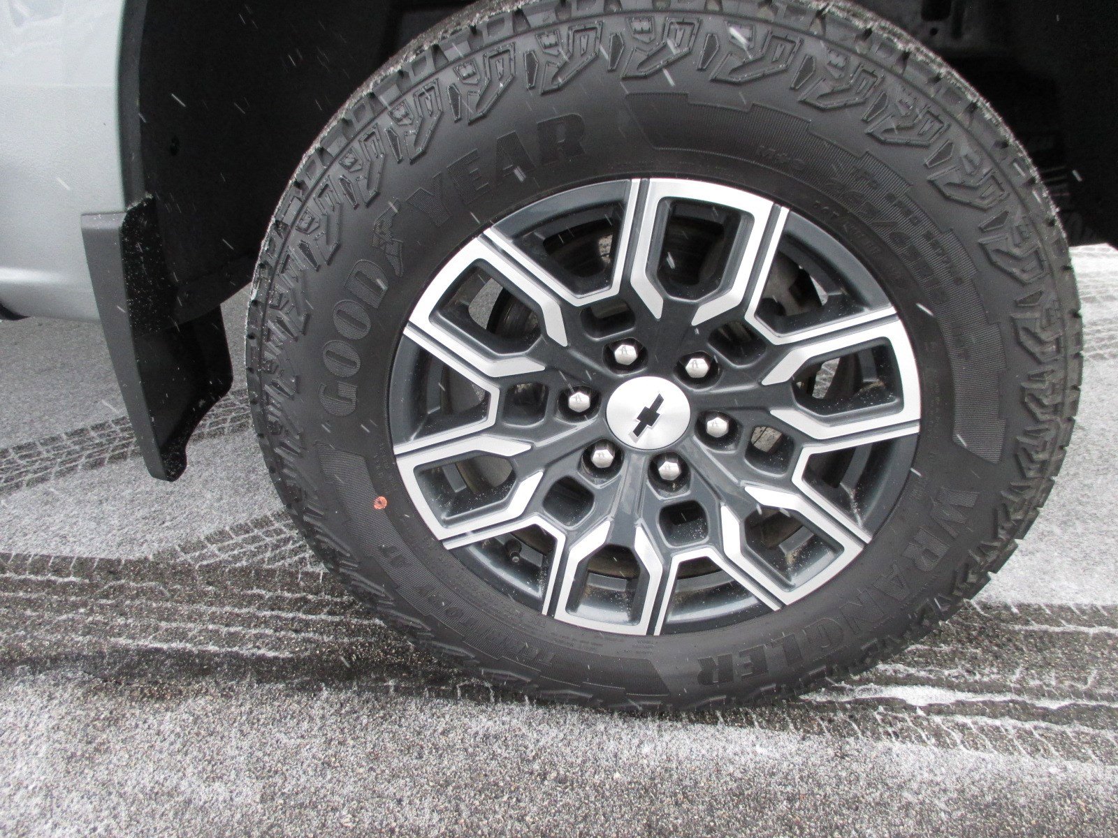 Used 2023 Chevrolet Colorado Z71 w/ Z71 Convenience Package 2 image 9