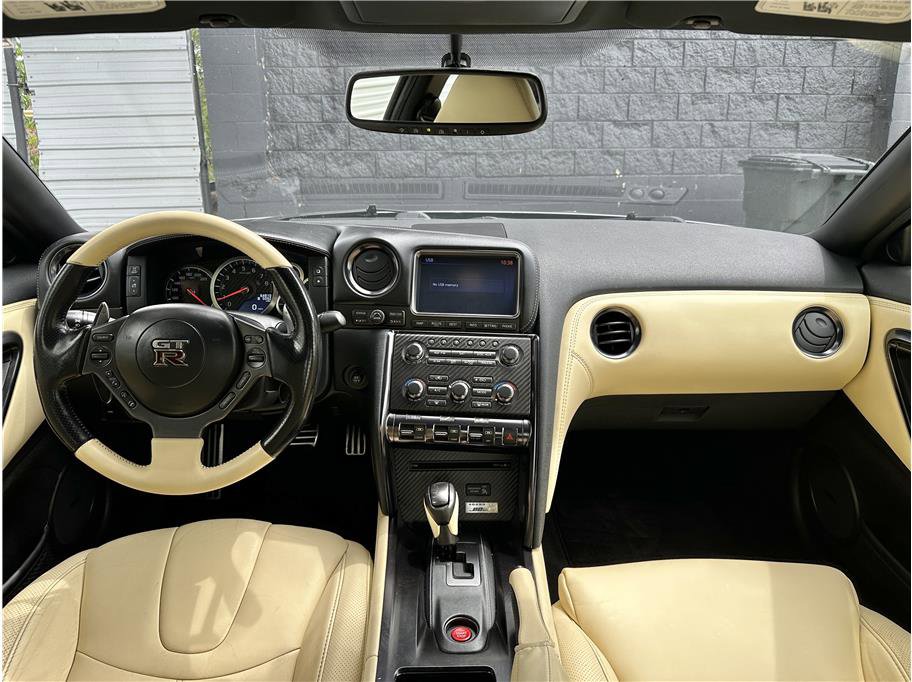 Used 2015 Nissan GT-R Premium AWD/4WD image 17