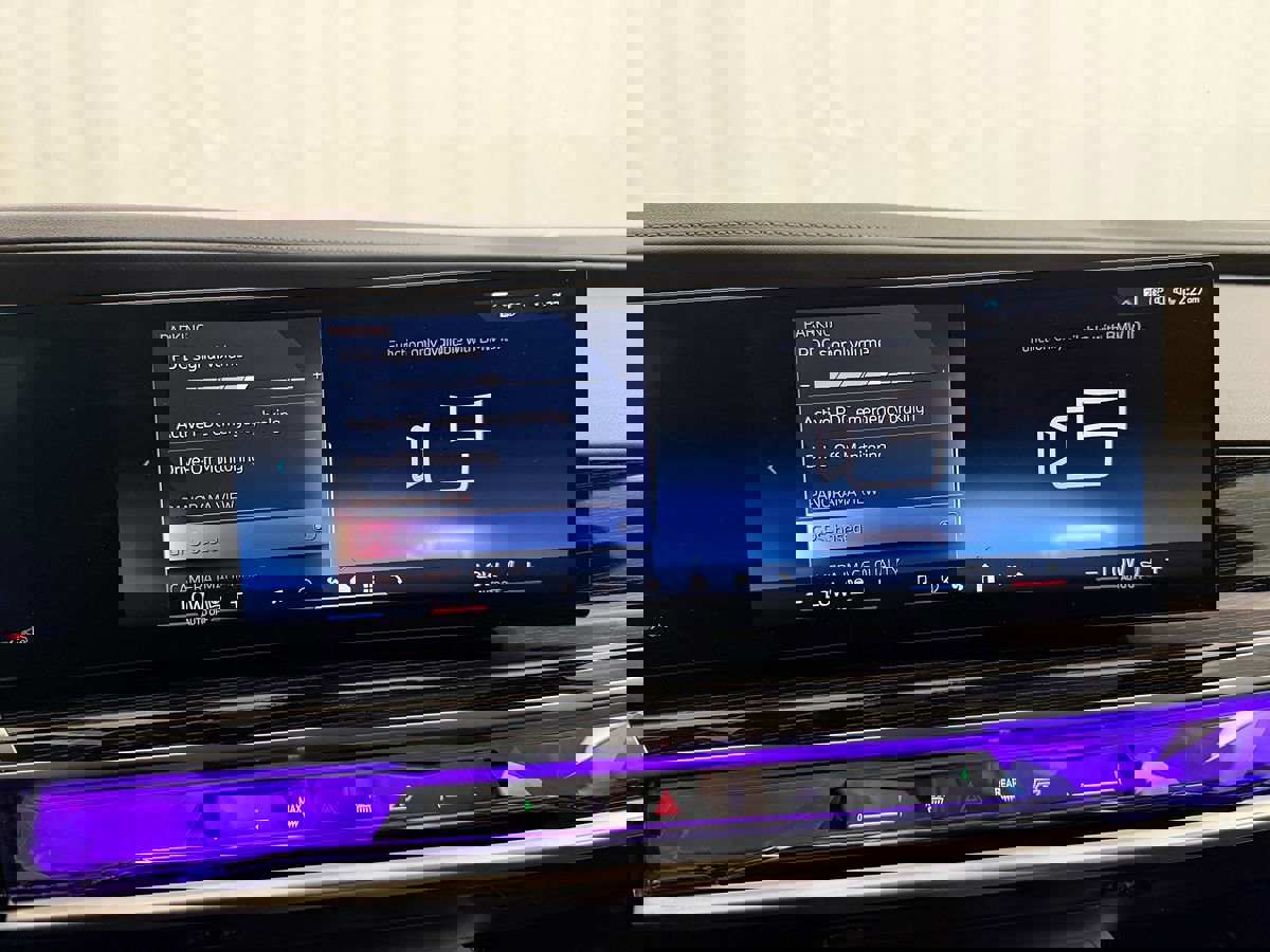 Used 2025 BMW 740i xDrive image 40