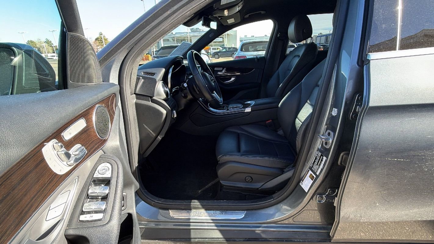 Used 2022 Mercedes-Benz GLC 300 4MATIC image 16