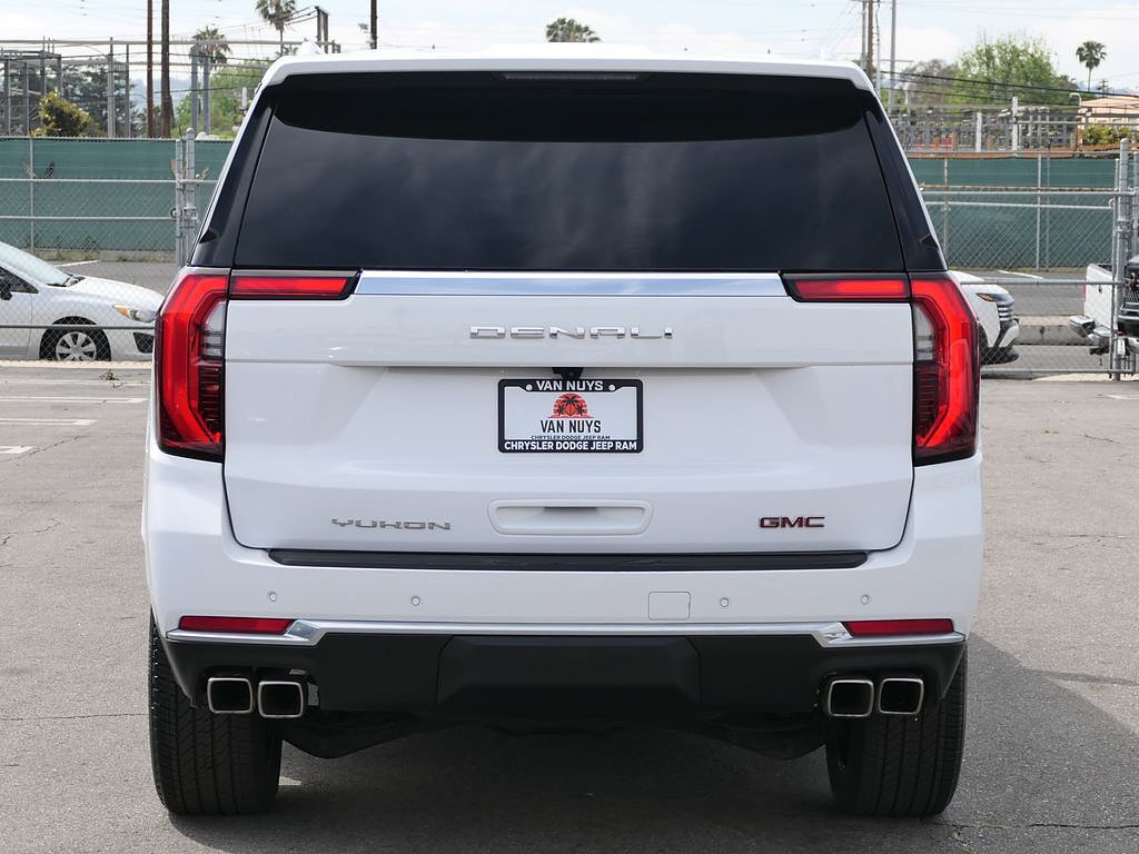 Used 2025 GMC Yukon XL Denali RWD image 5