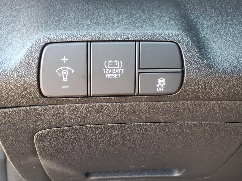 New 2026 Hyundai Elantra Hybrid FWD image 17
