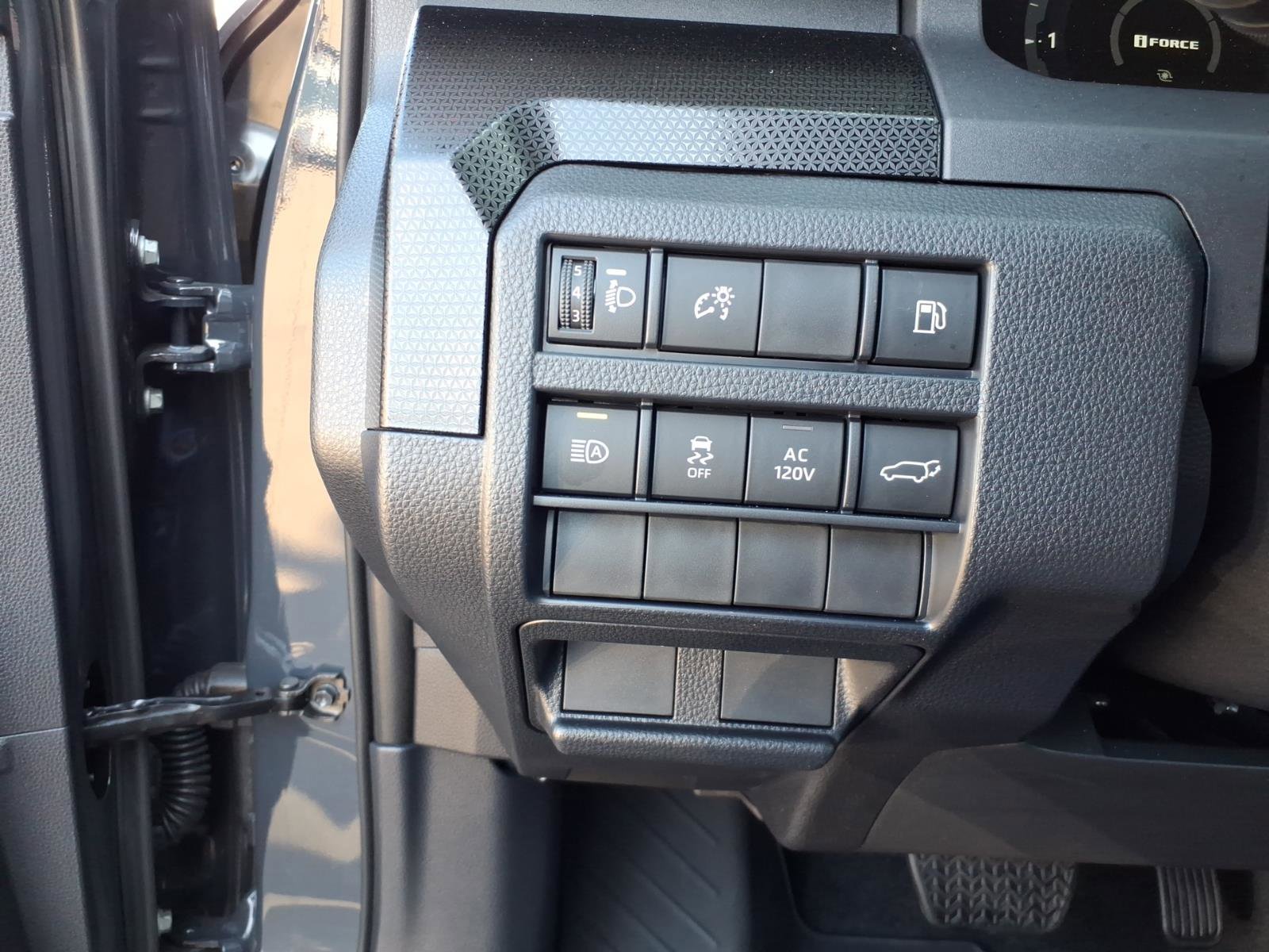 Used 2025 Toyota 4Runner Limited AWD/4WD image 18