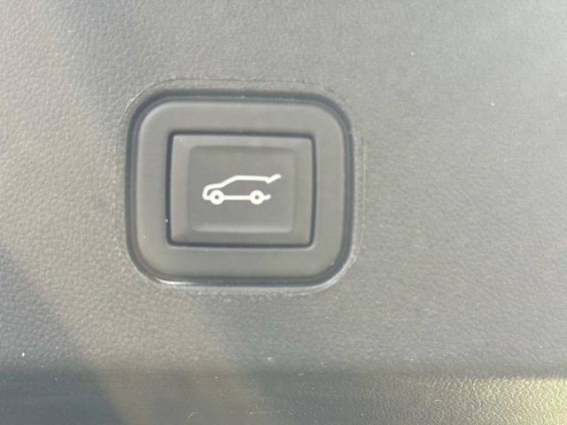 Certified 2024 Cadillac Lyriq Luxury AWD/4WD image 12