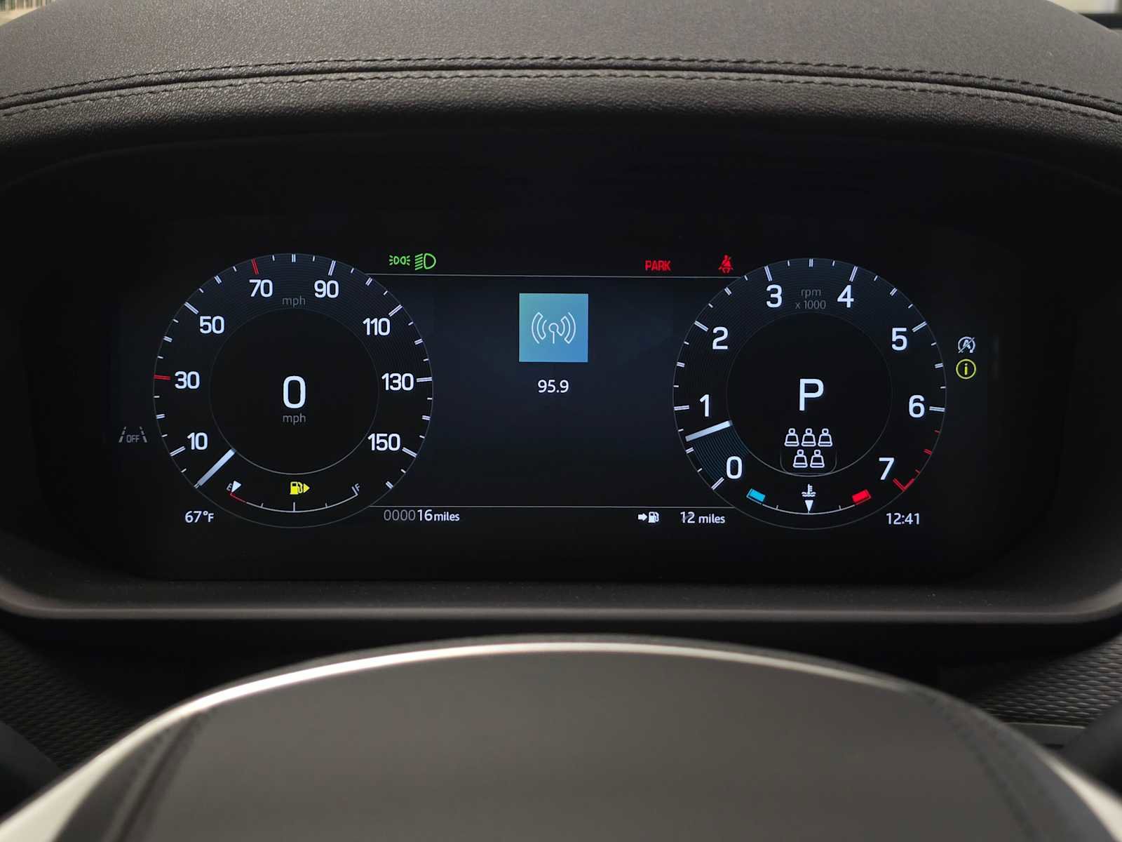 New 2026 Land Rover Discovery Limited Edition AWD/4WD image 24