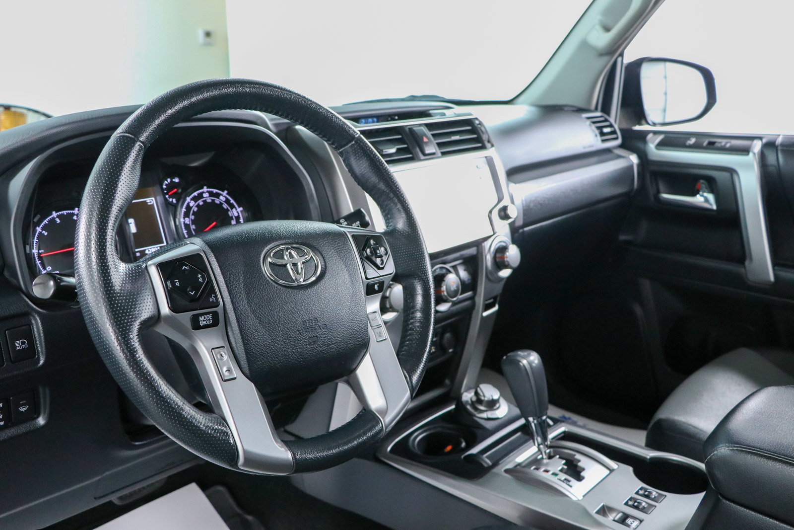 Used 2023 Toyota 4Runner SR5 Premium w/ Moonroof Package AWD/4WD image 24