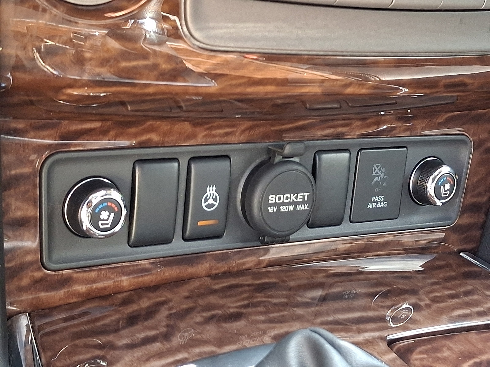 Used 2017 Nissan Armada Platinum AWD/4WD image 25