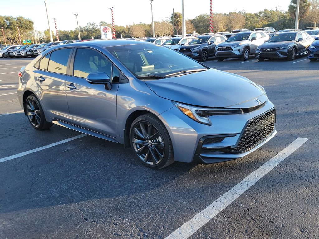 Used 2025 Toyota Corolla SE image 2