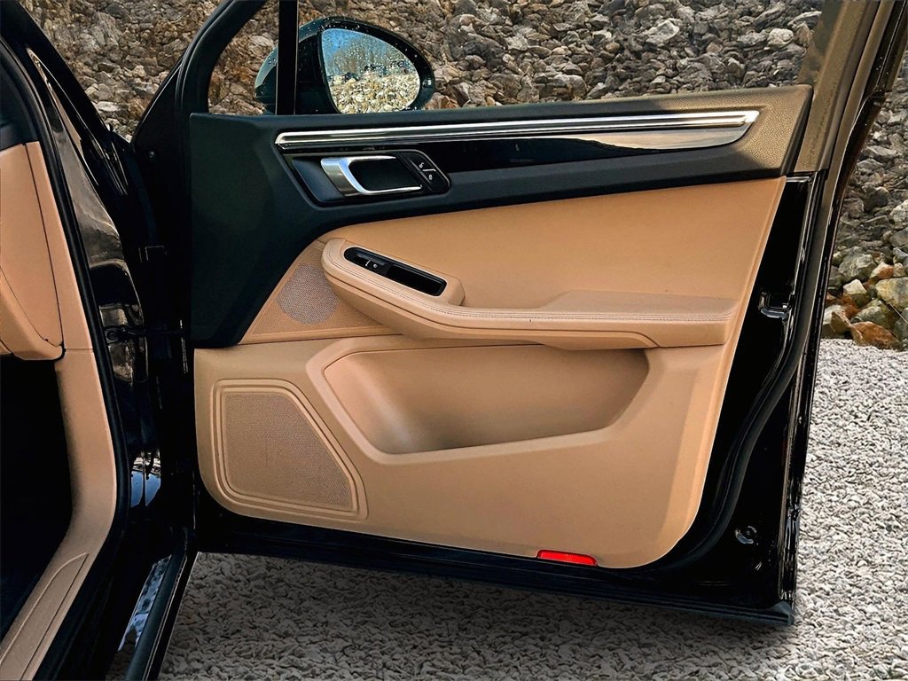 Used 2018 Porsche Macan image 21