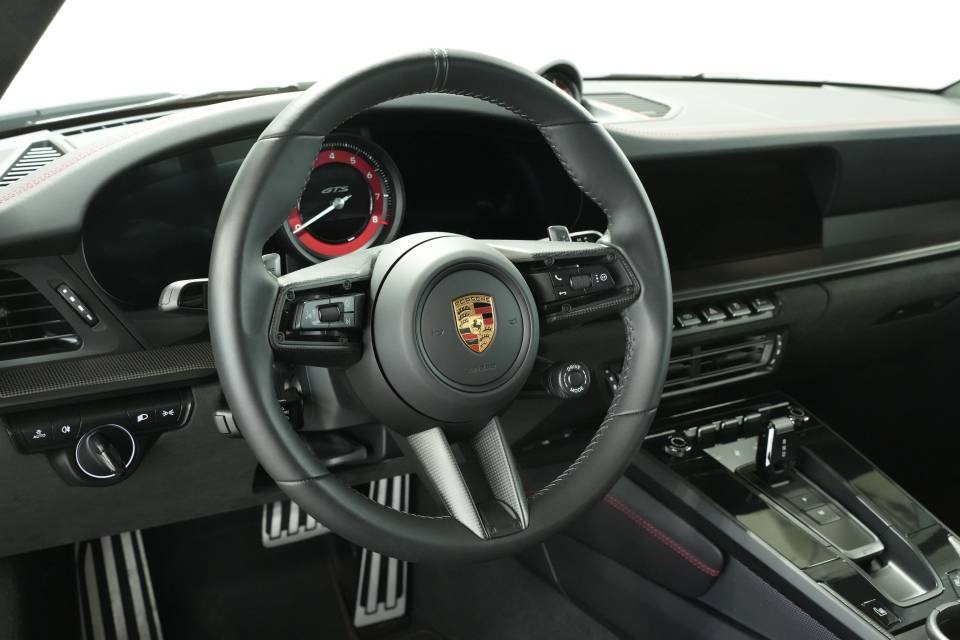 Used 2024 Porsche 911 Carrera GTS image 4