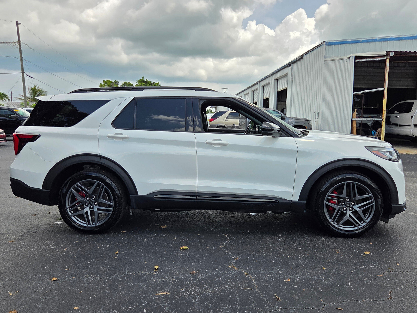 Used 2025 Ford Explorer ST AWD/4WD image 6