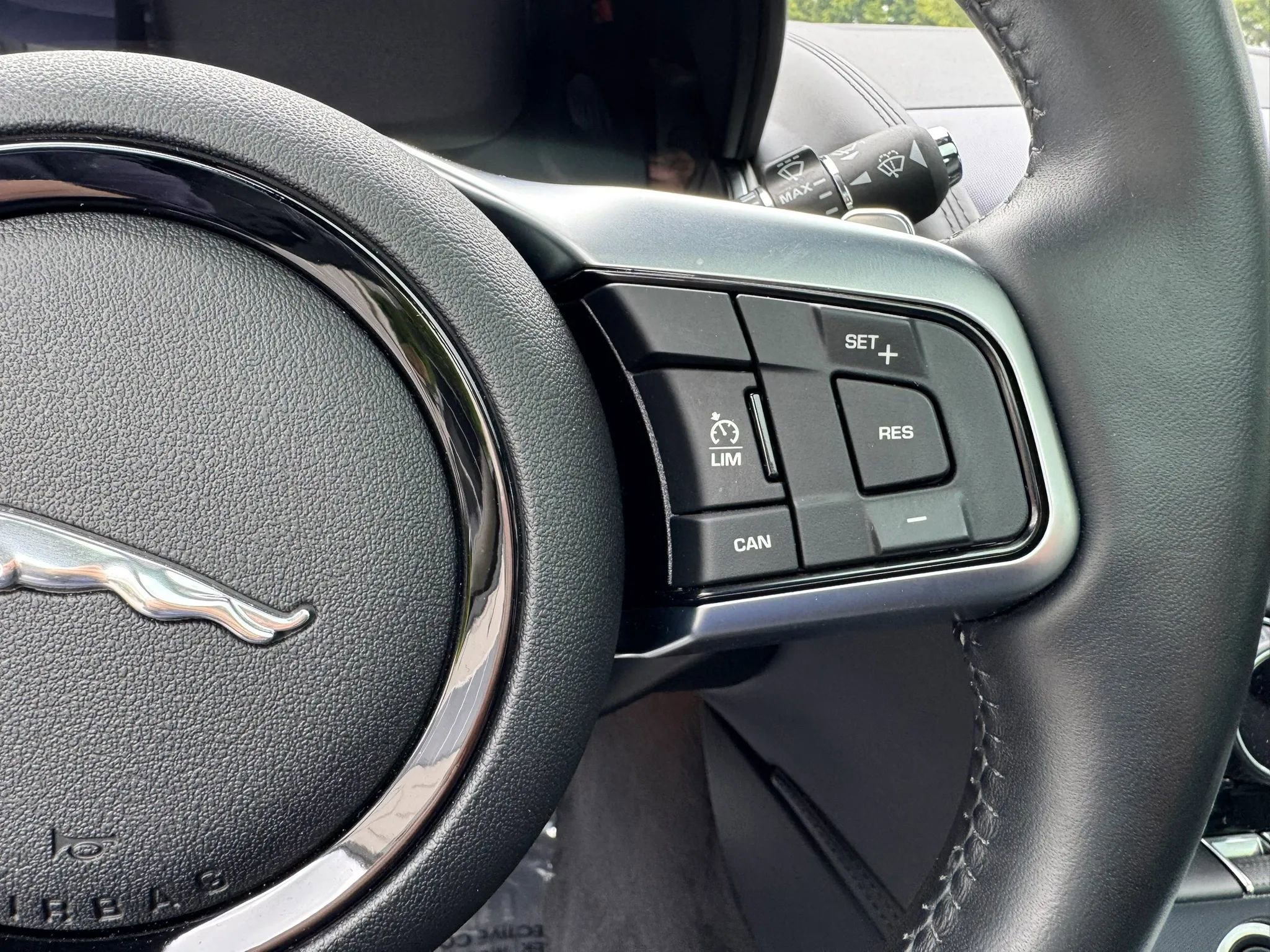 Used 2023 Jaguar F-TYPE Coupe RWD image 31