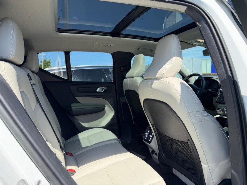 Certified 2024 Volvo XC40 B5 Plus w/ Climate Package AWD/4WD image 5