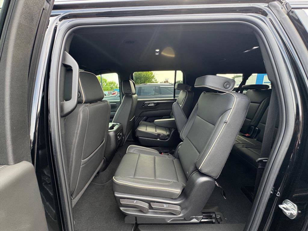 Used 2025 Chevrolet Suburban Premier AWD/4WD image 13