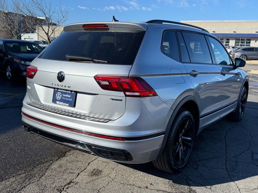 Certified 2024 Volkswagen Tiguan SE R-Line image 3