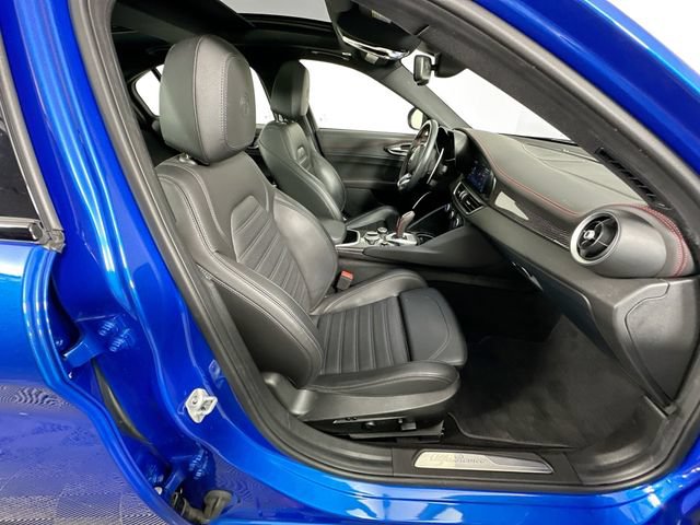 Used 2023 Alfa Romeo Giulia Estrema AWD/4WD image 31