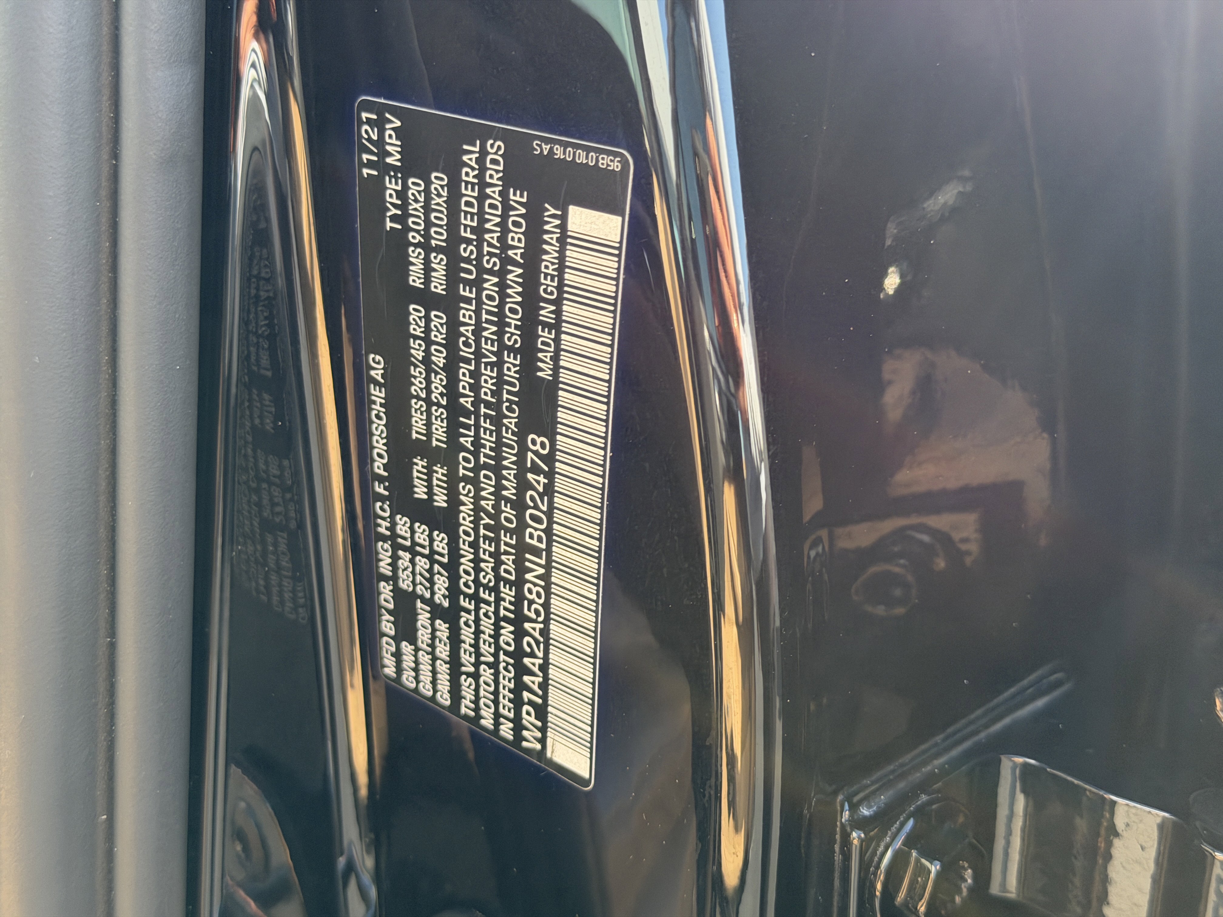 Certified 2022 Porsche Macan image 40