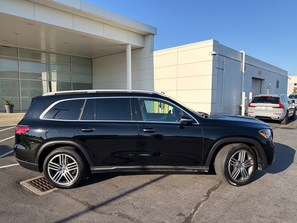 Used 2025 Mercedes-Benz GLS 450 4MATIC image 2