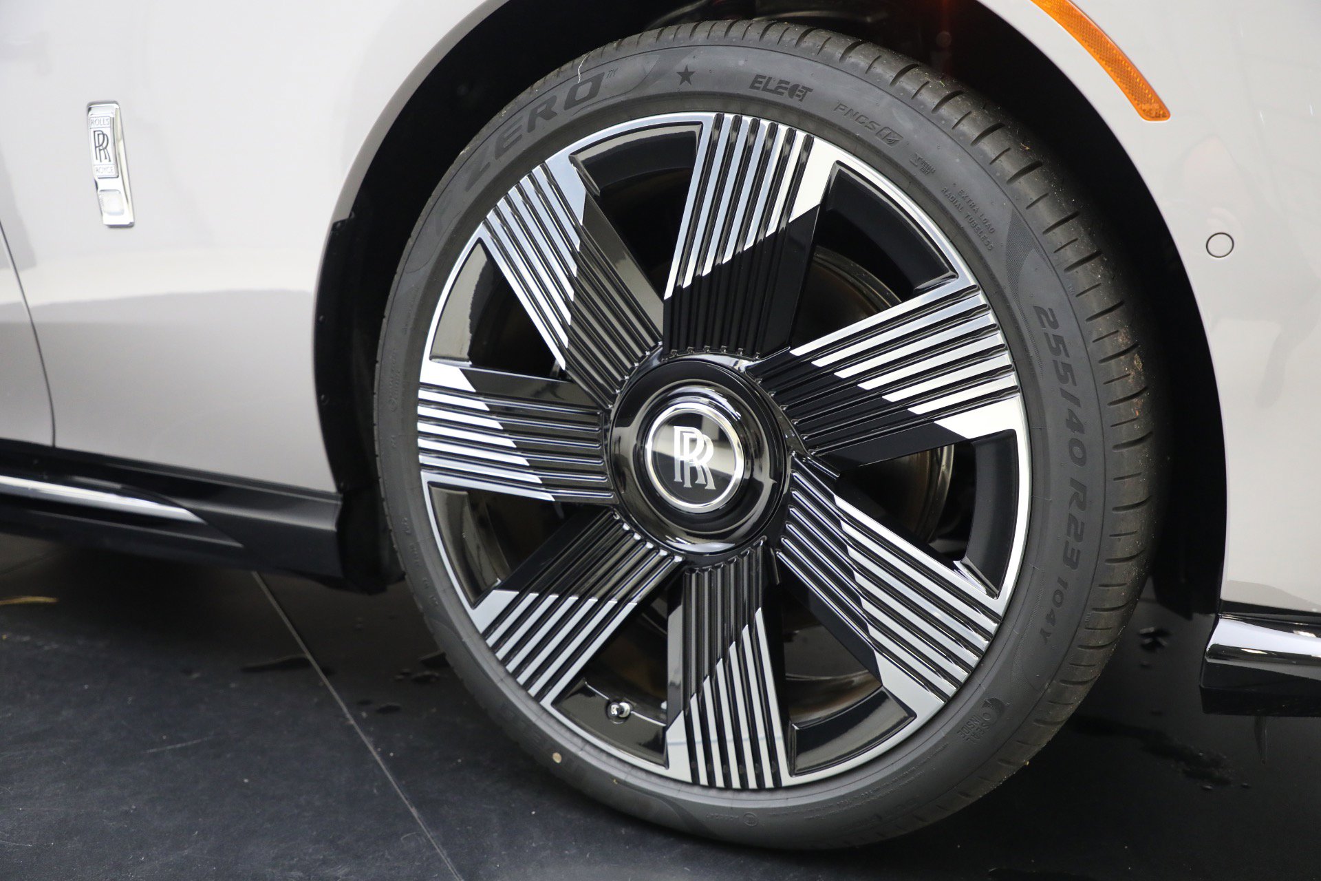 New 2026 Rolls-Royce Spectre image 14