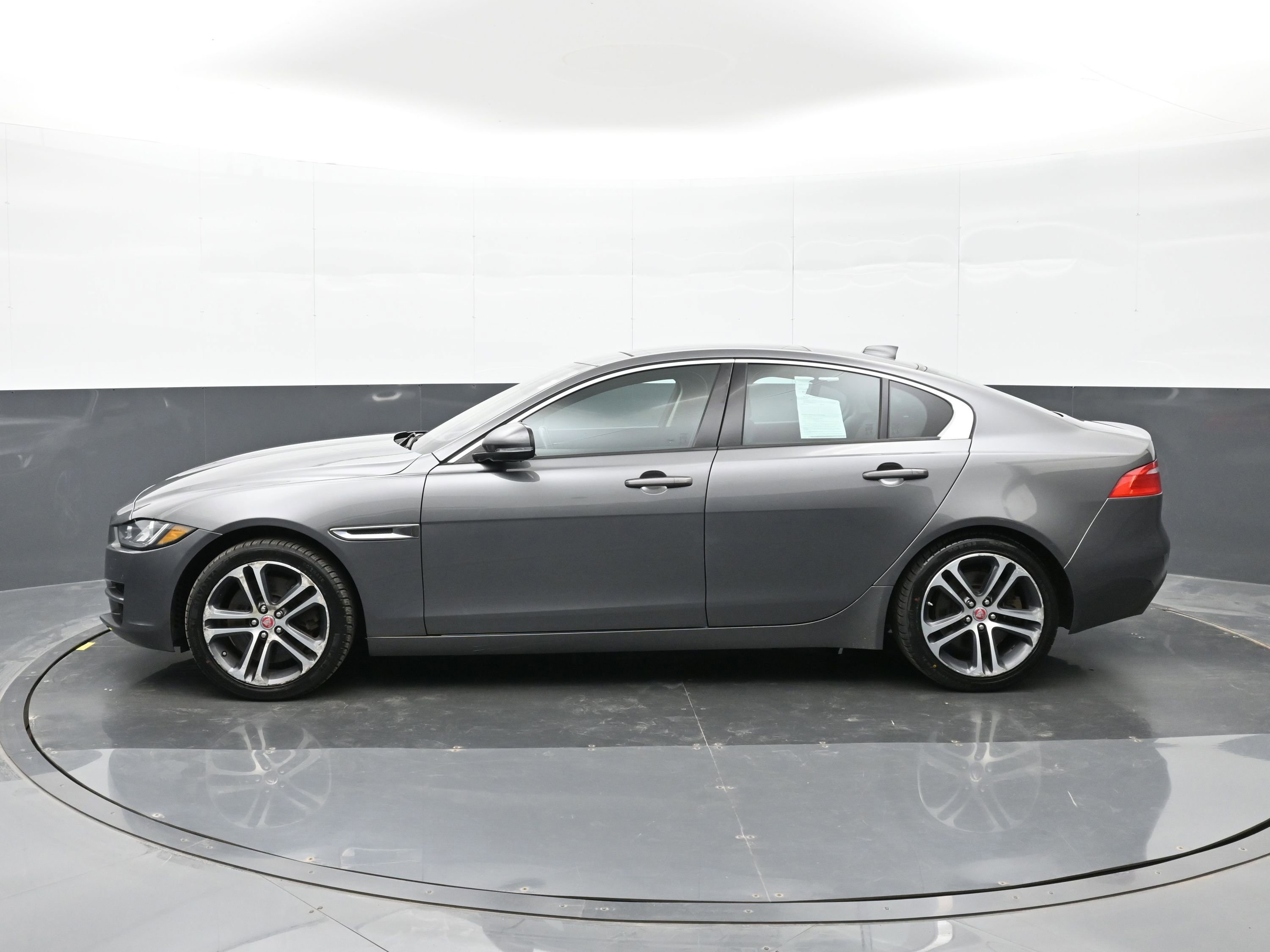 Used 2017 Jaguar XE Premium AWD/4WD image 9