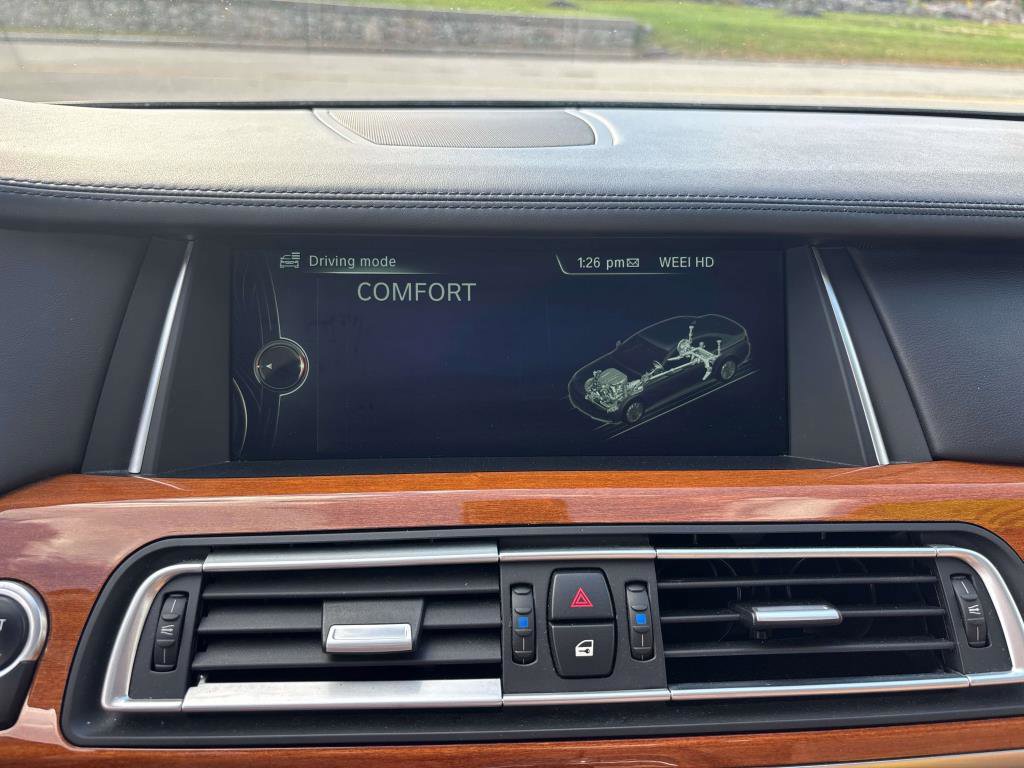 Used 2013 BMW 750i xDrive image 25