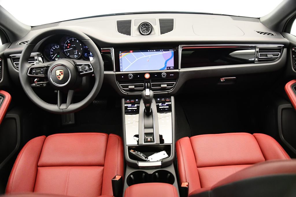 Used 2025 Porsche Macan Turbo image 34