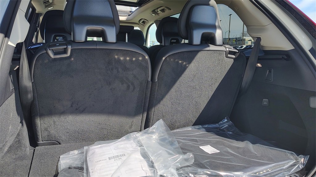 New 2025 Volvo XC90 T8 Core w/ Climate Package image 35
