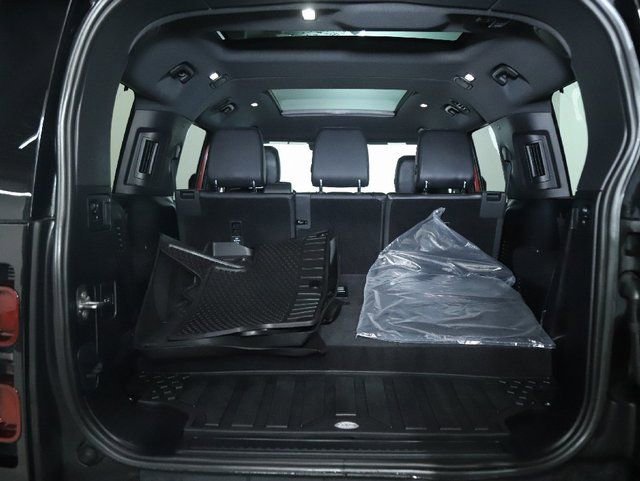 Used 2023 Land Rover Defender 130 X-Dynamic SE AWD/4WD image 39