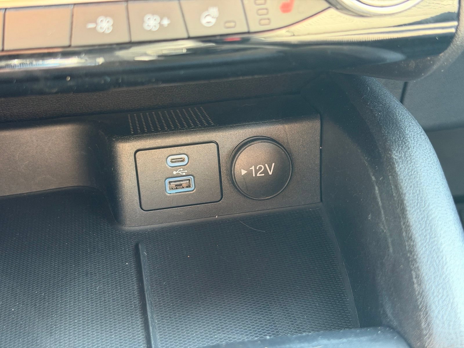 Used 2022 Ford Escape SE AWD/4WD image 3
