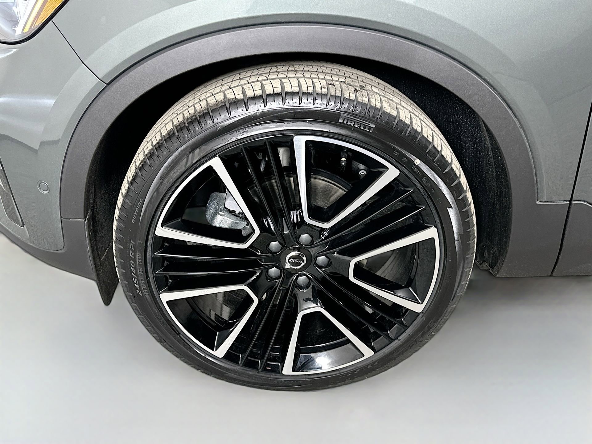 New 2026 Volvo XC40 B4 Plus w/ Climate Package image 32