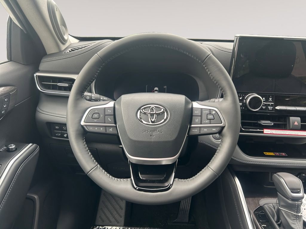 New 2026 Toyota Highlander Platinum AWD/4WD image 12