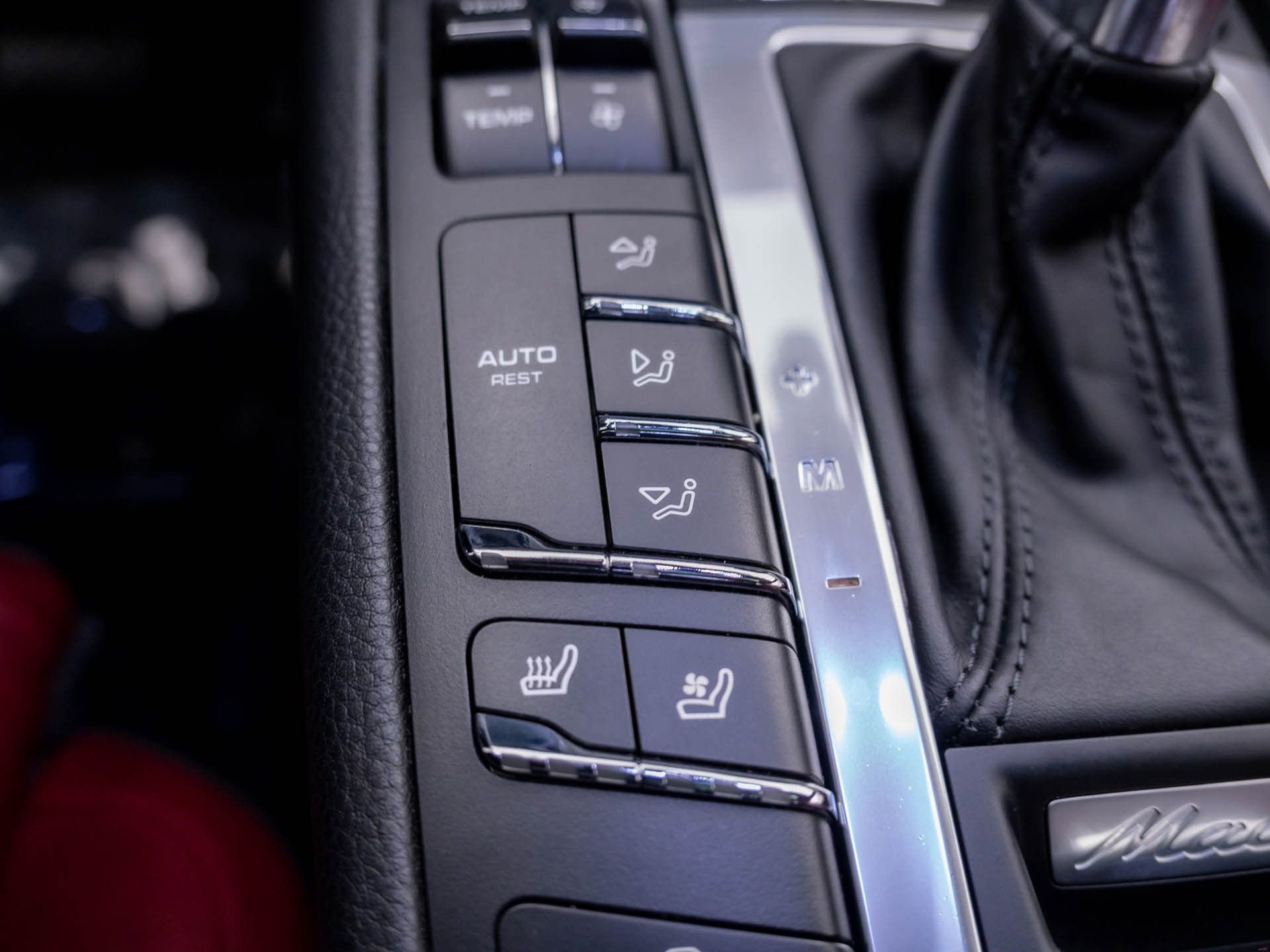 Certified 2021 Porsche Macan Turbo image 29